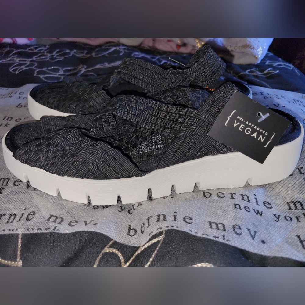 bernie mev. Black Woven Sandals - Picture 3 of 4